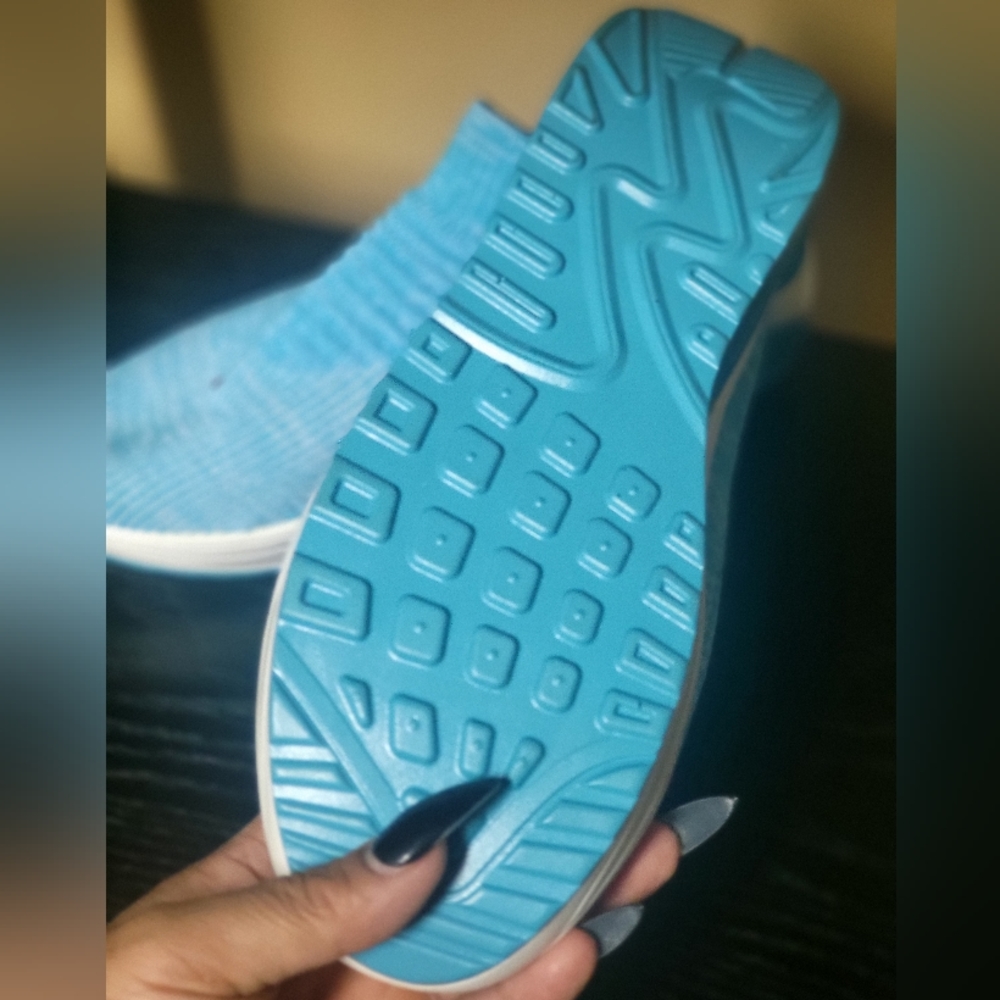 Shoes - Picture 2 of 4